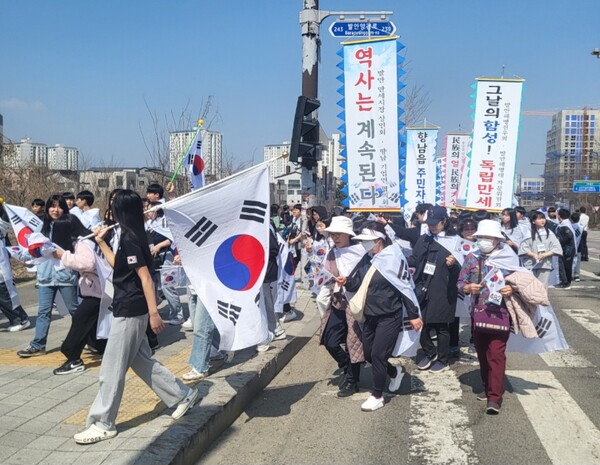 발안장터 만세운동 기념문화제에 참여한 시민들